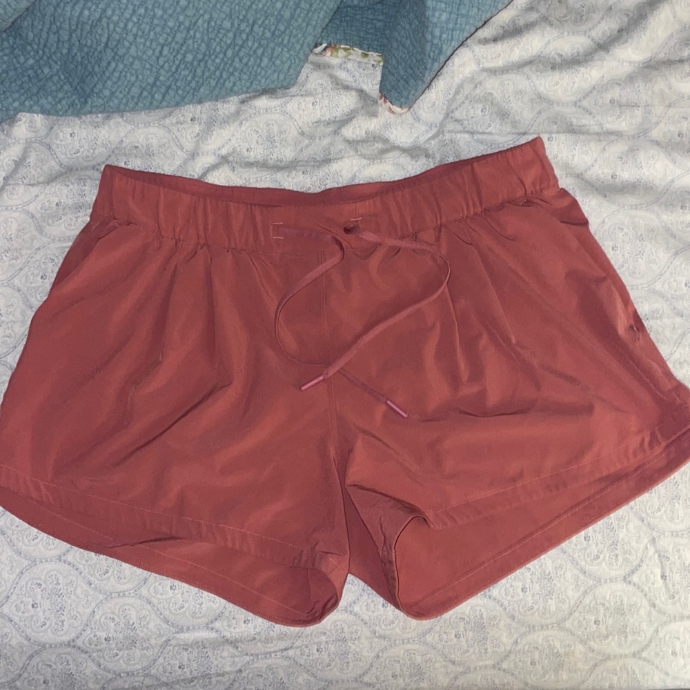 Lululemon Stroll at Sundown Shorts